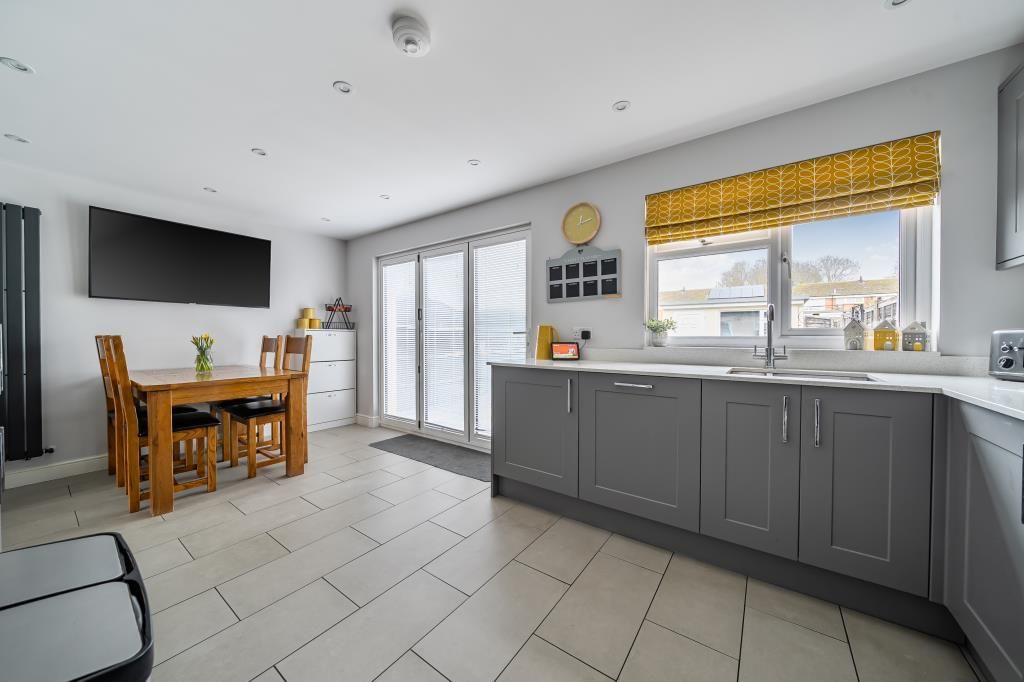 Property photo 3 of 20 Kitchen