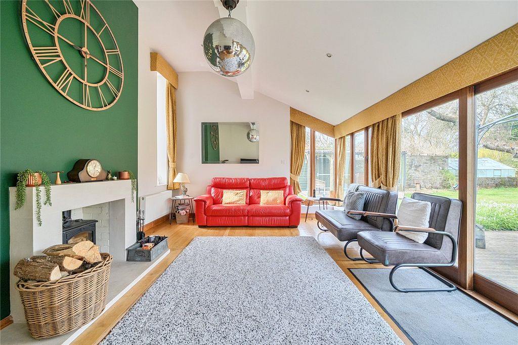 Property photo 3 of 36 Garden Room