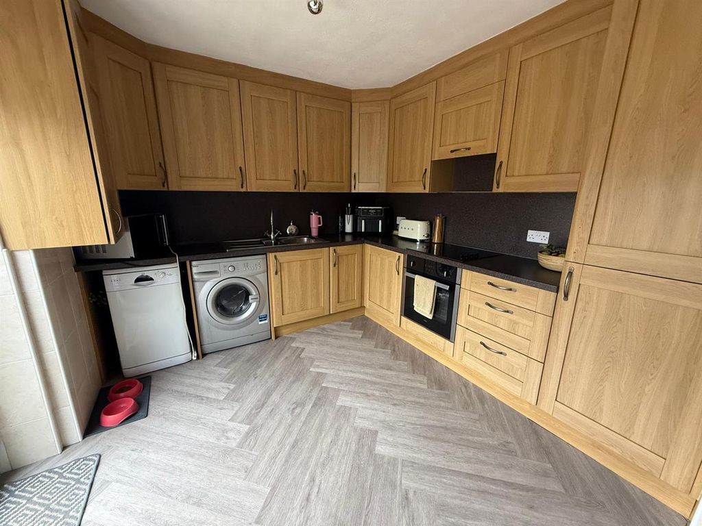 Property photo 3 of 10 Dev Kitchen.Jpeg