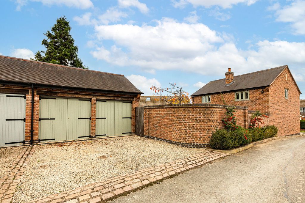 Property photo 2 of 29