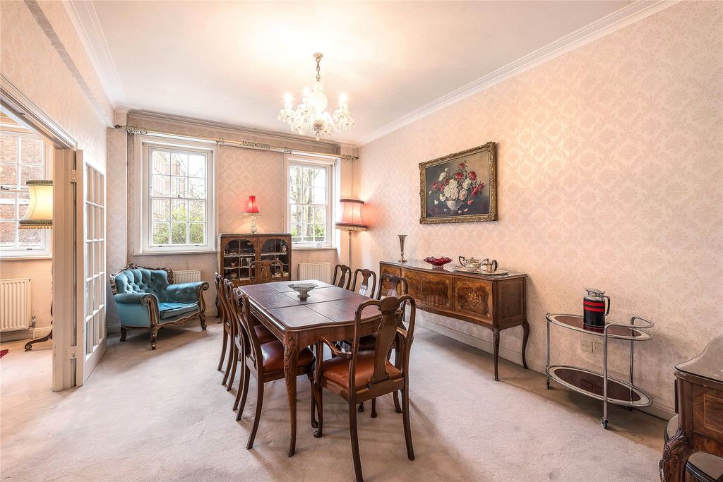 Property photo 3 of 10 Dining Room