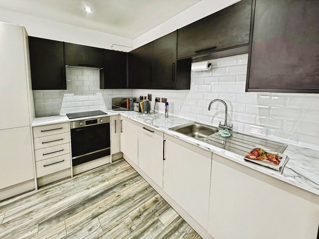 Property photo 3 of 12 Picture No. 24