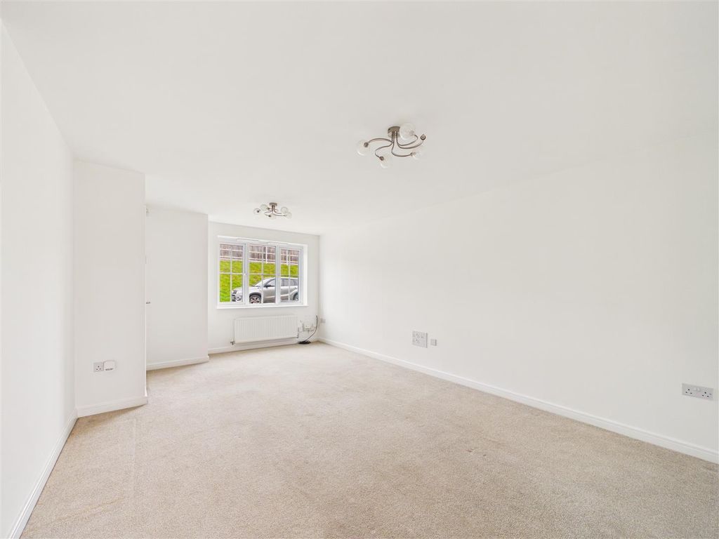 Property photo 2 of 12 Cam03303G0-Pr0340-Still001.Jpg