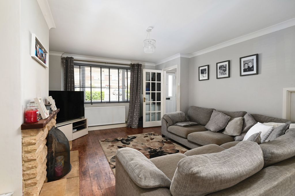 Property photo 2 of 9 40 Cheviot Rd (12)