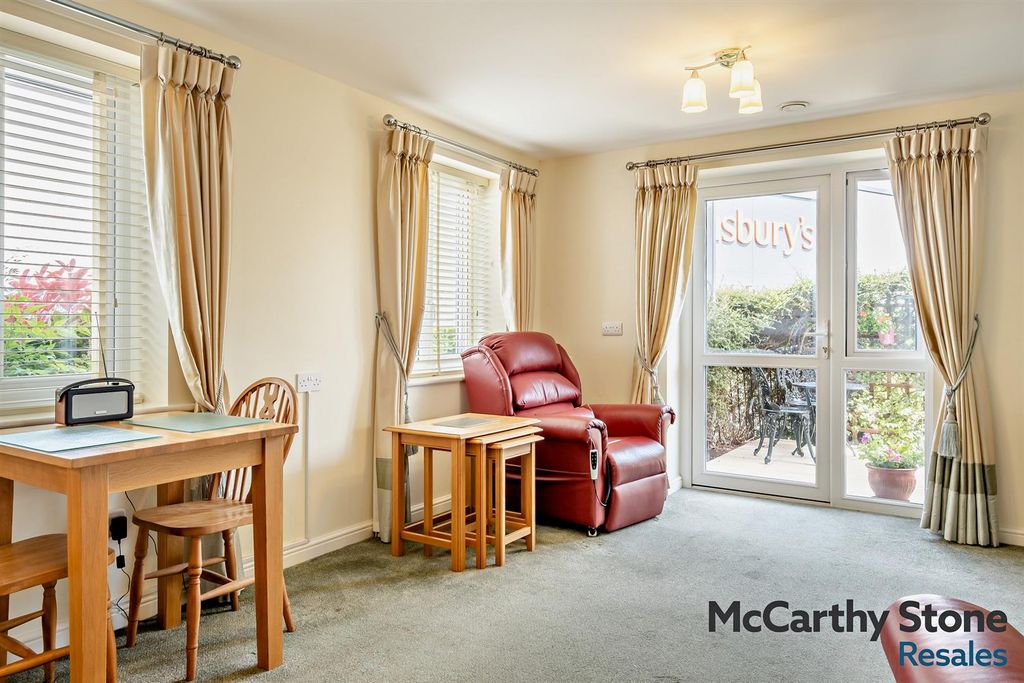 Property photo 3 of 36 8695701-Interior19-800.Jpg