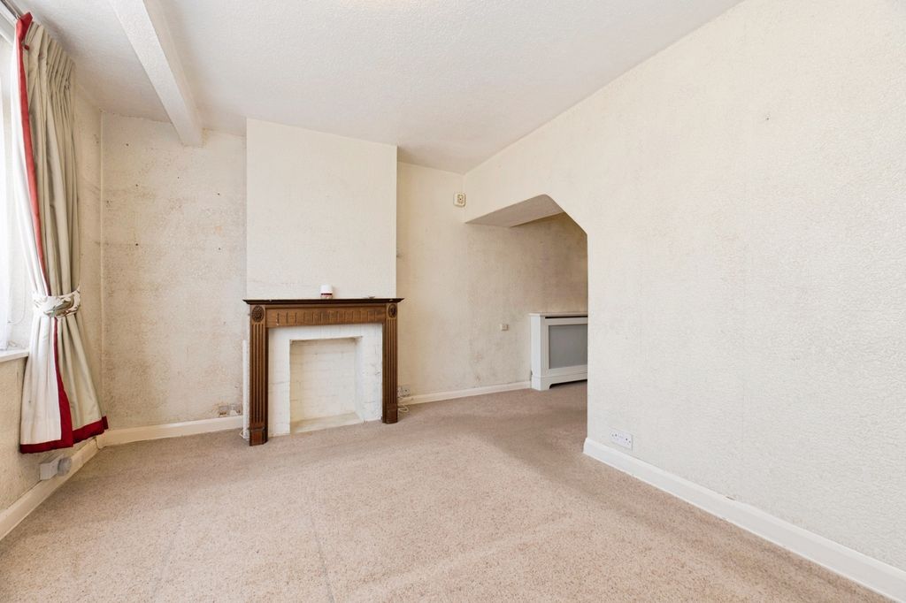 Property photo 3 of 13 Living Room