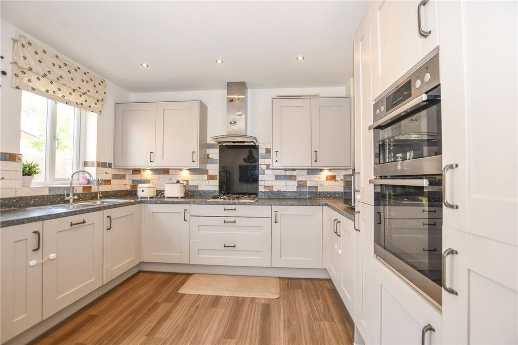 Property photo 2 of 17 Picture No. 08