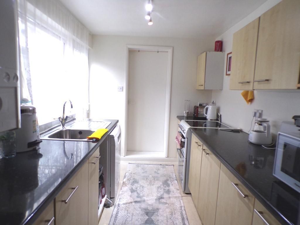 Property photo 3 of 11 Kitchen