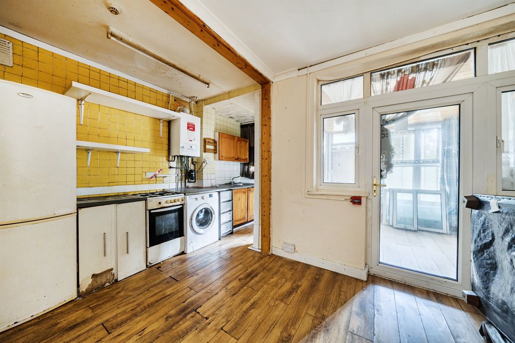 Property photo 2 of 7