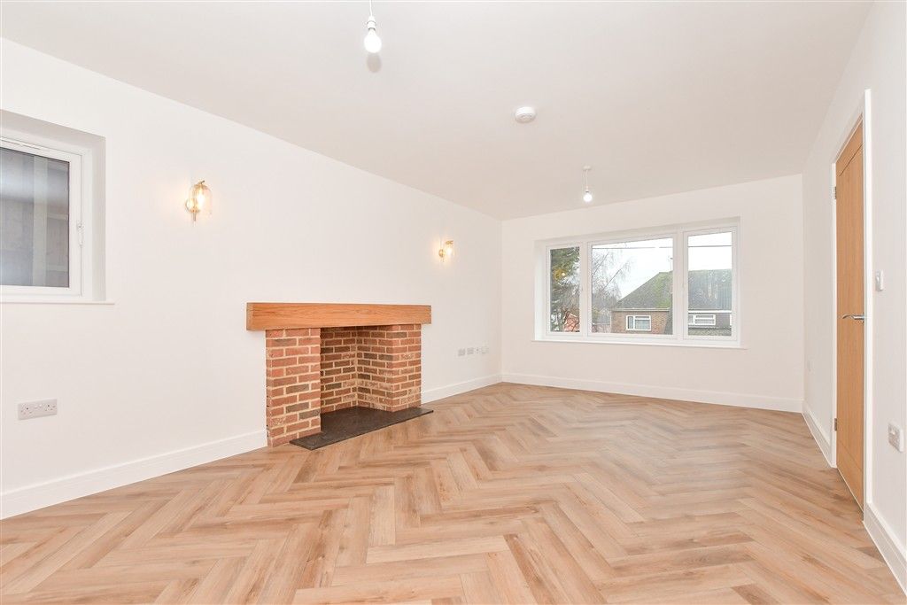 Property photo 2 of 13 Lounge