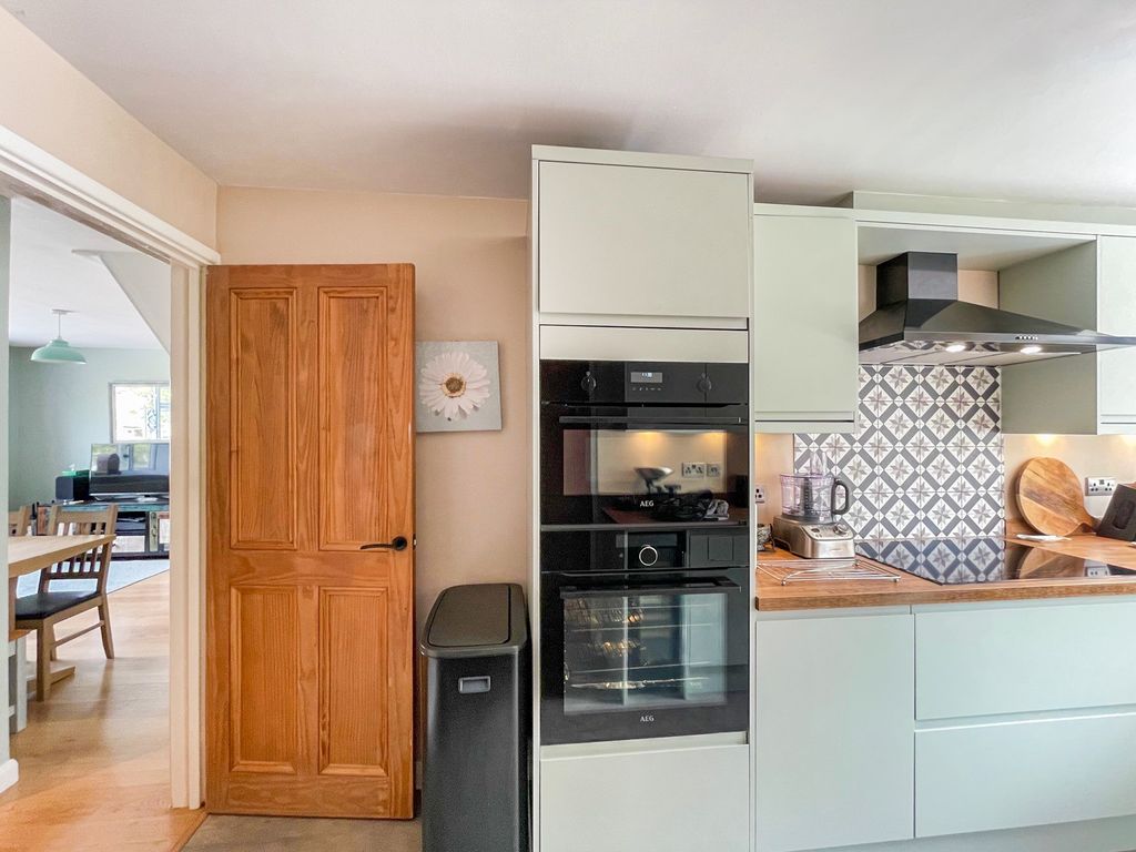 Property photo 2 of 13 4