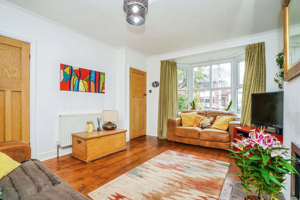 Property photo 3 of 15 Lounge