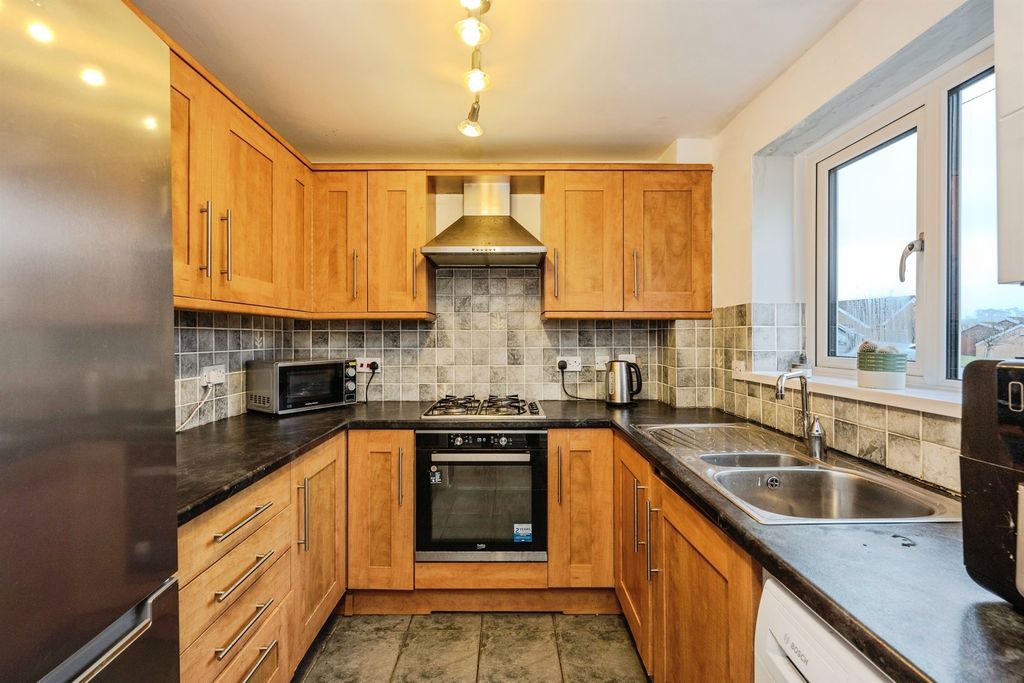 Property photo 3 of 20