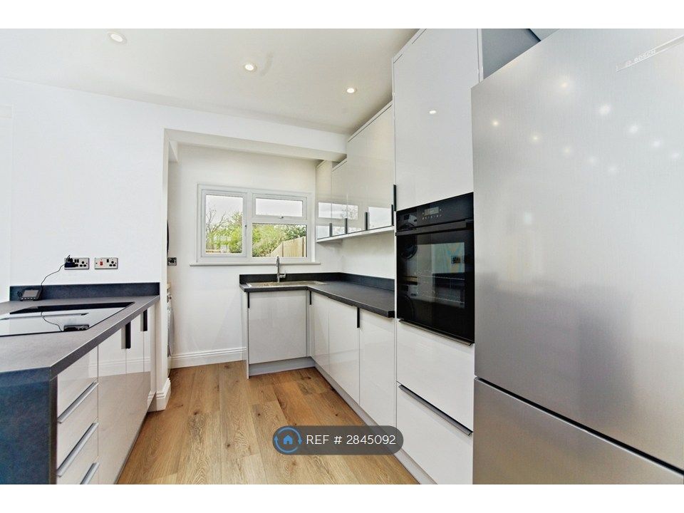 Property photo 3 of 22 Kitchen/Dining Room
