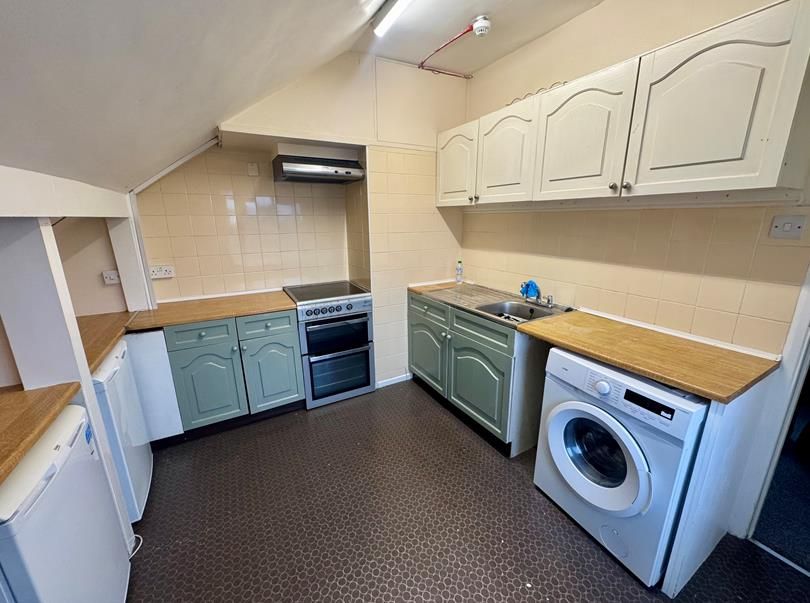 Property photo 3 of 8 Kitchen