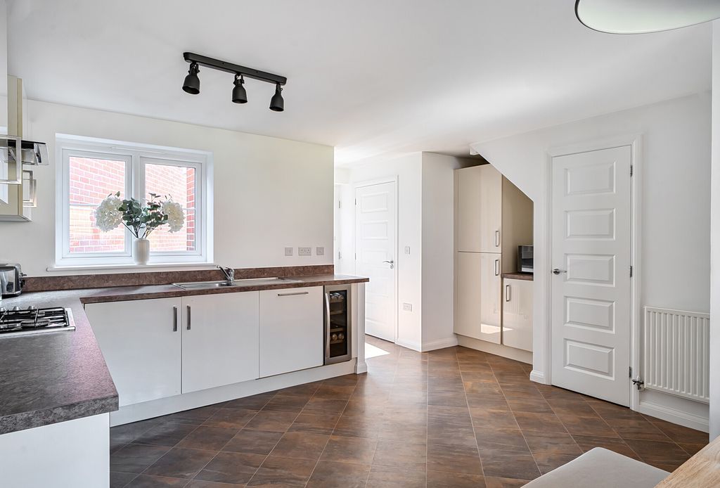 Property photo 3 of 21 1493896-13-6A592A...