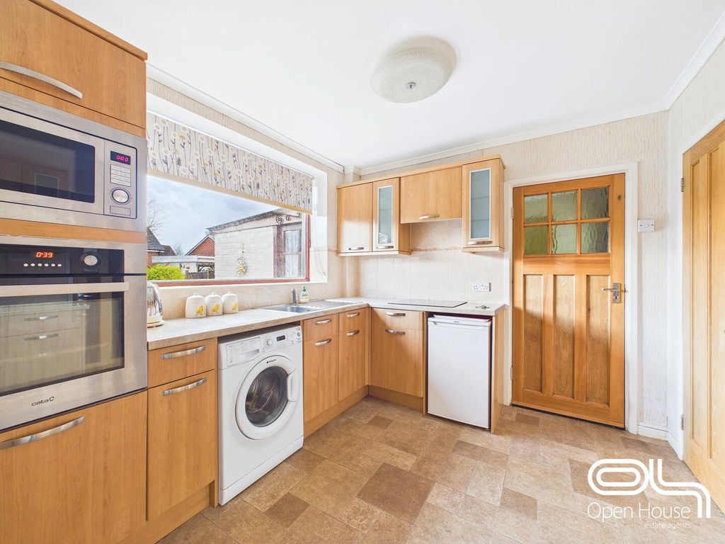 Property photo 2 of 17 Kitchen