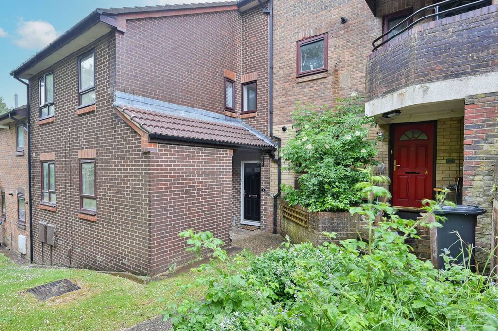 Additional image 12 of 2 bed flat to rentRaphael Drive, Watford WD24