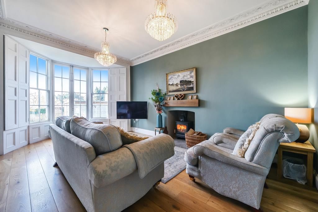 Property photo 3 of 29 Lounge