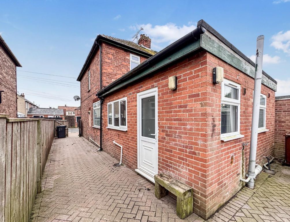 Property photo 2 of 19 Side