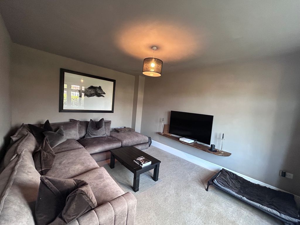 Property photo 2 of 12 Lounge