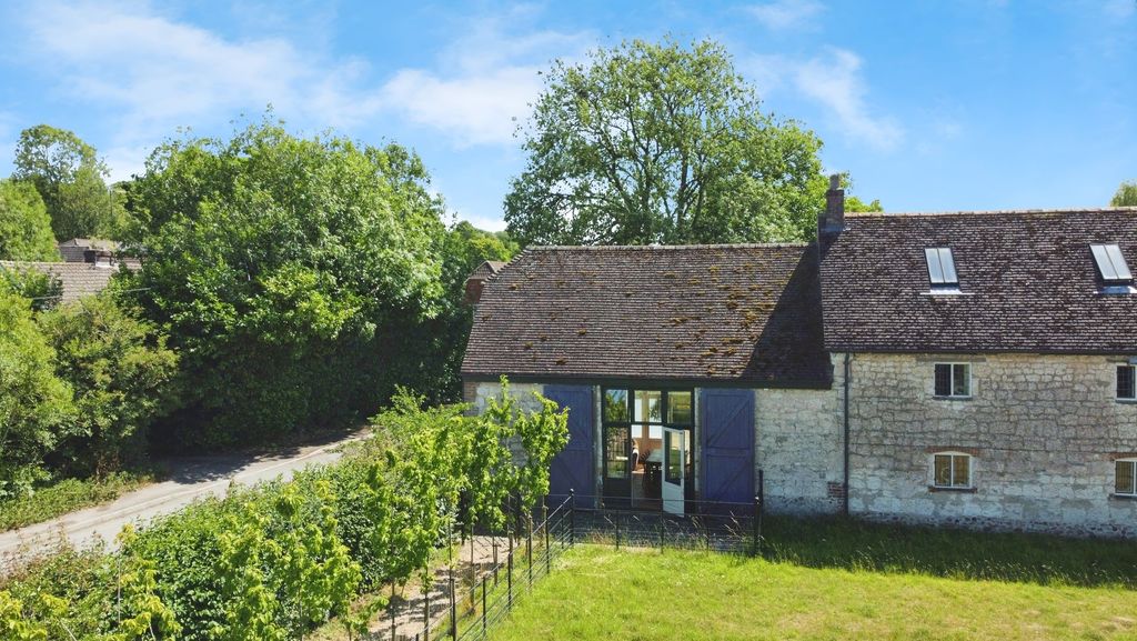 Property photo 1 of 18