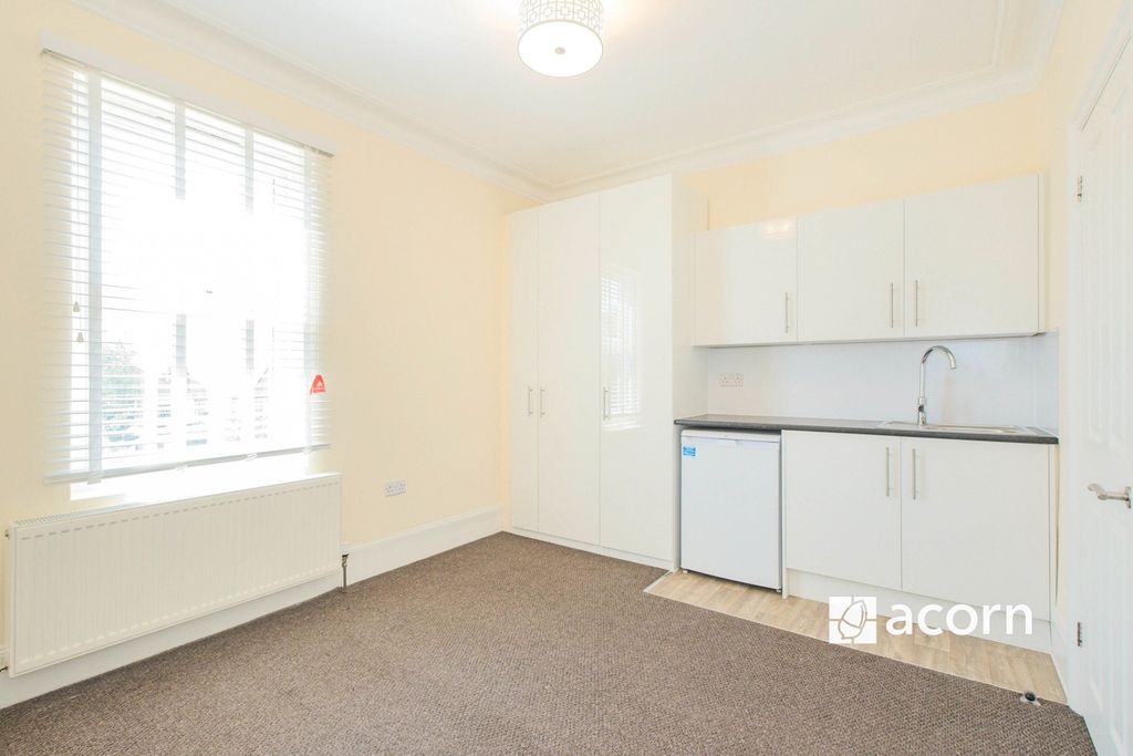 Property photo 1 of 10 Studio
