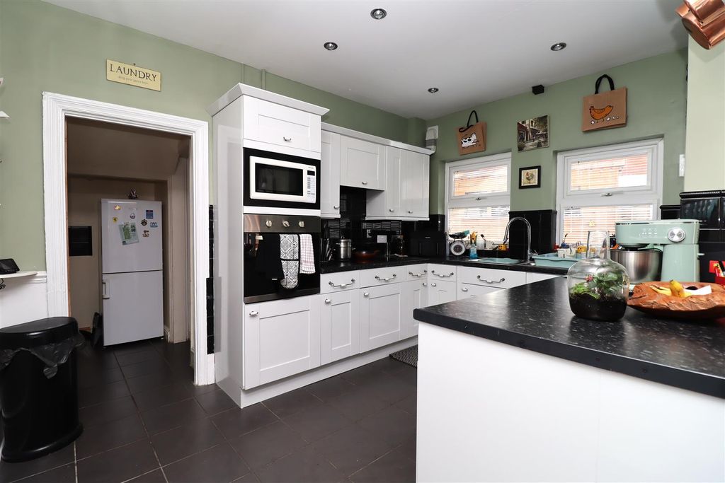 Property photo 3 of 43