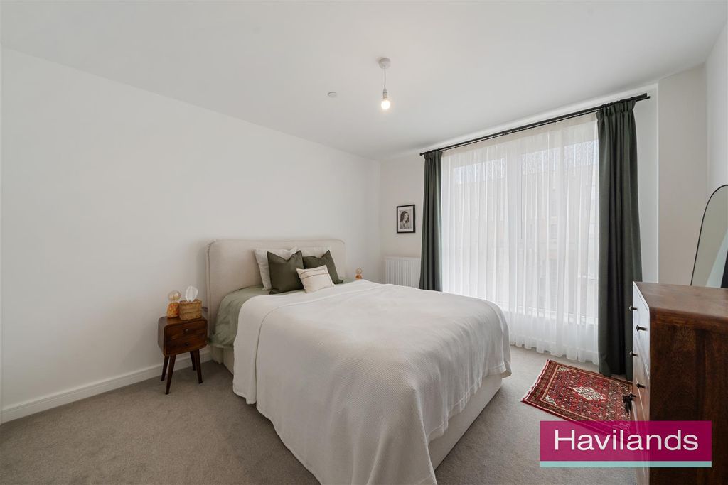 Property photo 3 of 12 Blackthorn House-3.Jpg