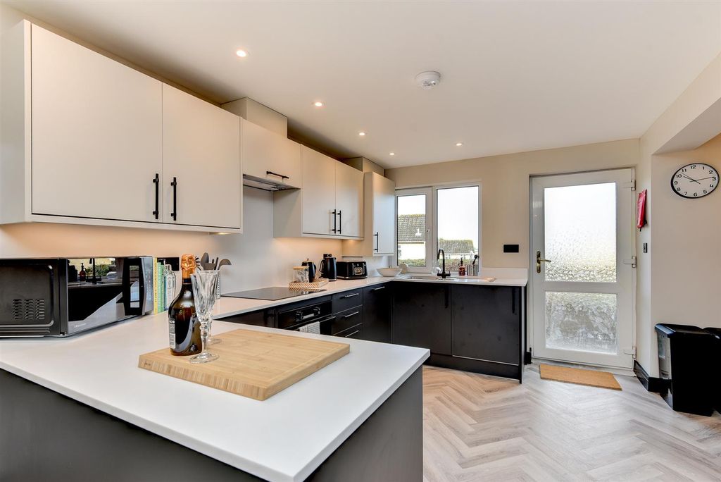 Property photo 2 of 21 39Garrick-10.Jpg