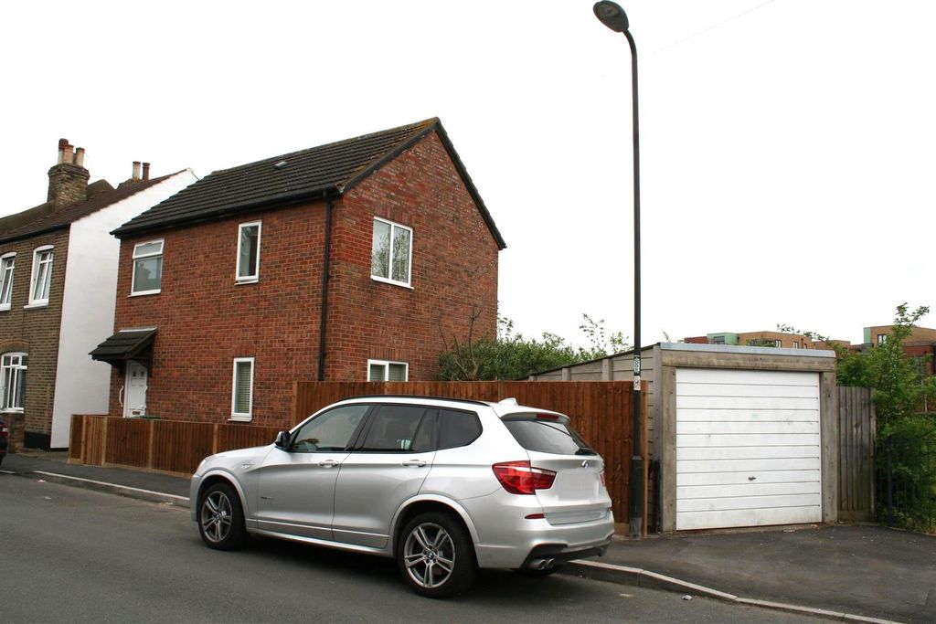 Property photo 2 of 12 Zj-Jabjge3Uvfz2Ojwigic-Svpi.Jpg