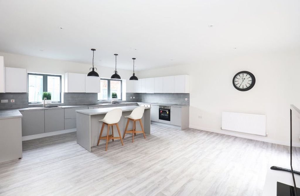 Property photo 1 of 6 A Spacious And Modern Kitchen, Perfect For Student...