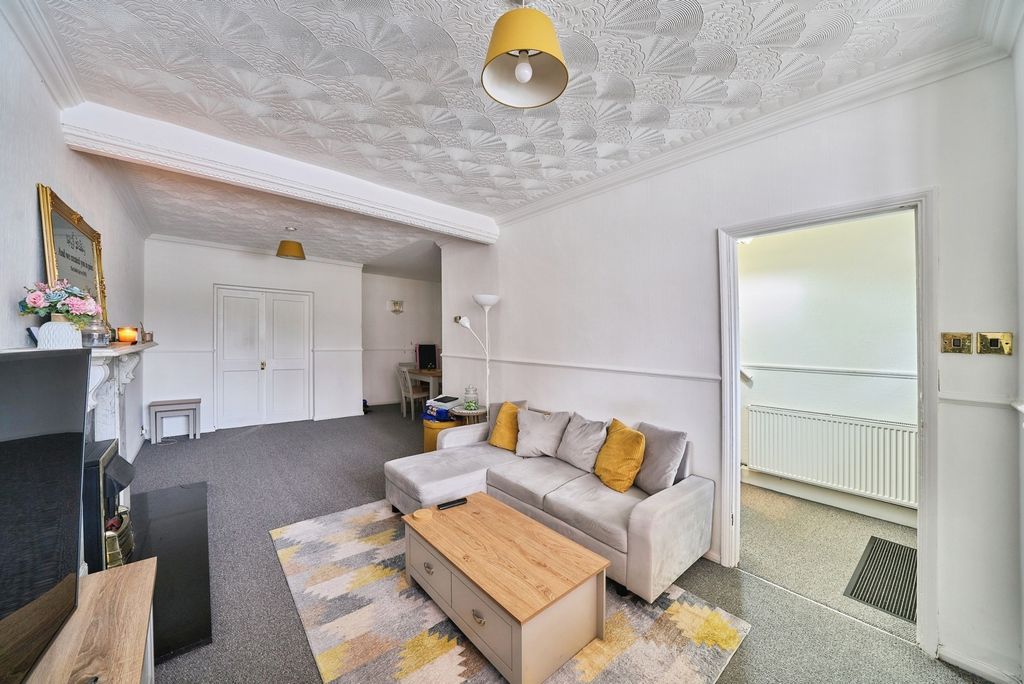 Property photo 3 of 20 Pbox-Img.Jpg