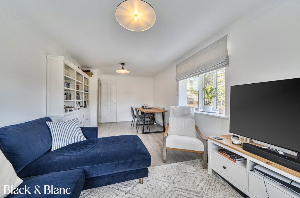 Property photo 2 of 13 Living/ Dining Room