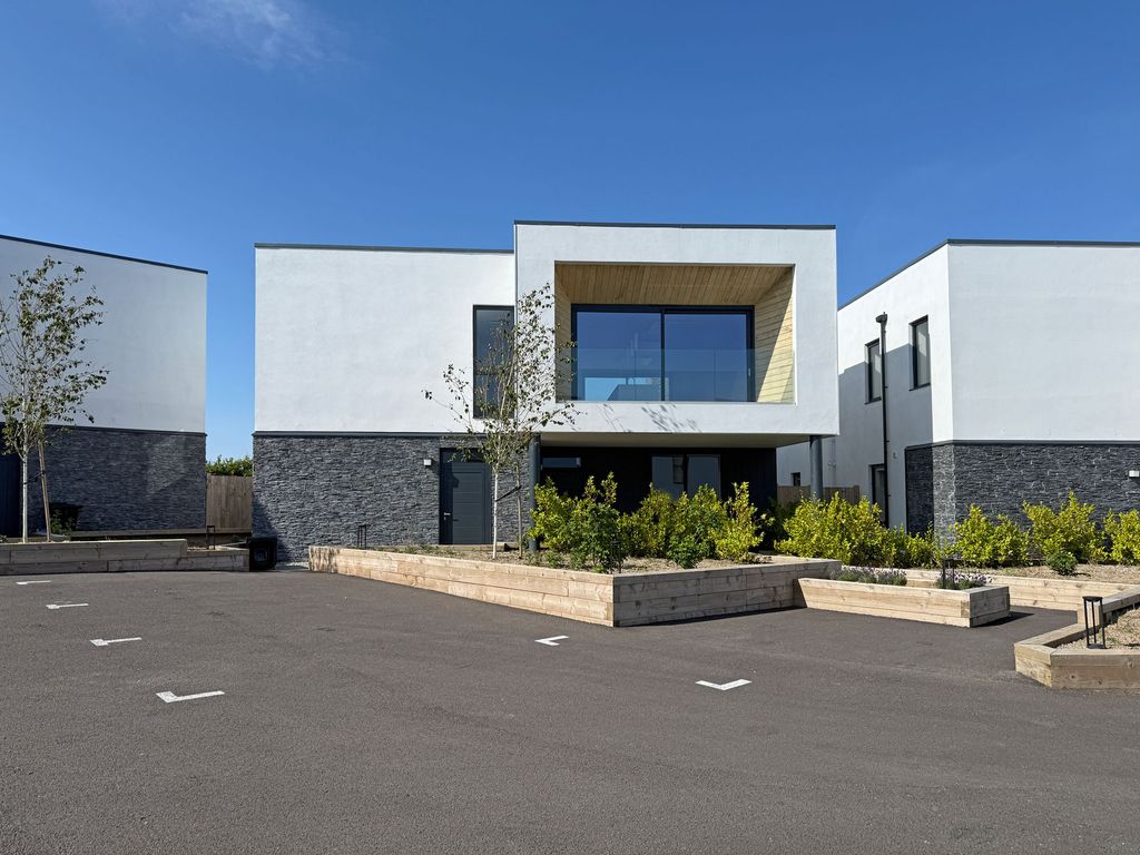 Property photo 1 of 21 Trebetherick Gardens
