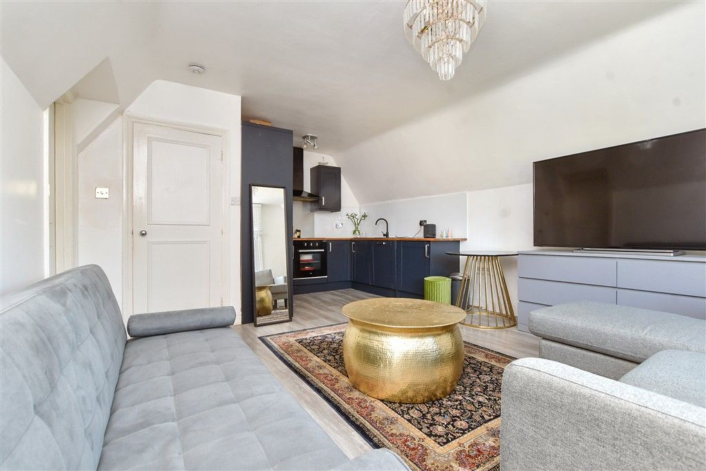 Property photo 2 of 11 Lounge