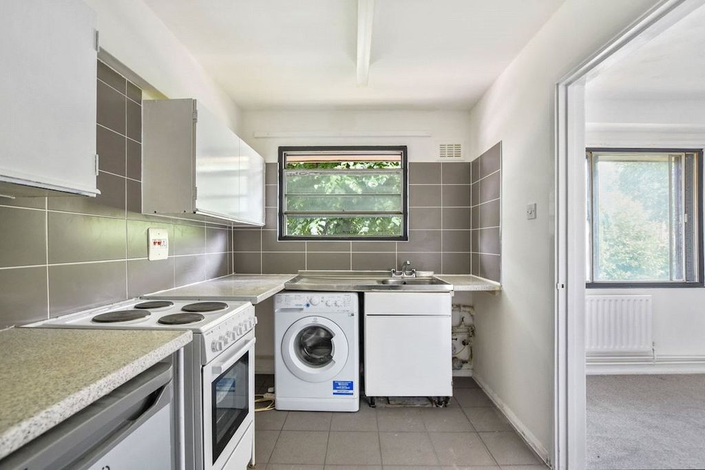 Property photo 2 of 8 Picture No. 11