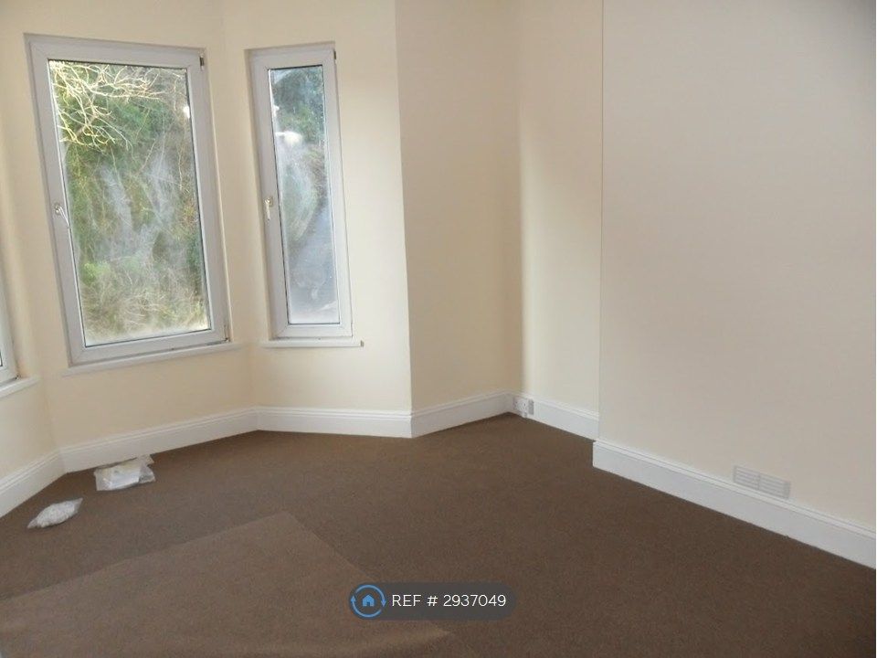 Property photo 3 of 10 Lounge