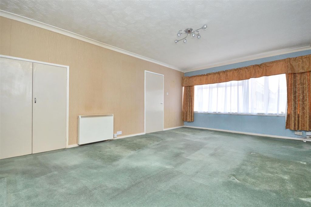 Property photo 2 of 10 Sitting Room