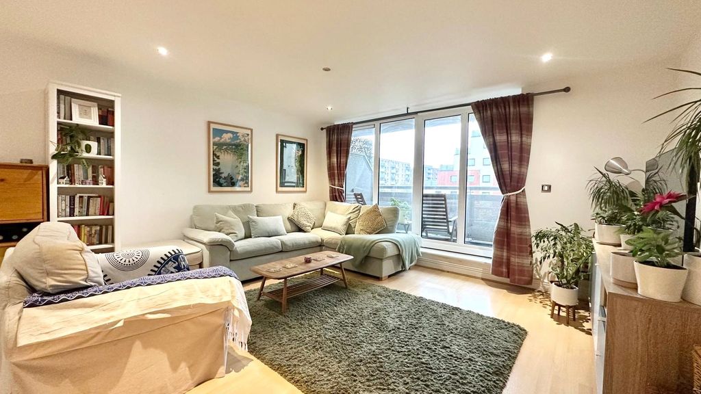 Property photo 3 of 19 Picture No. 06