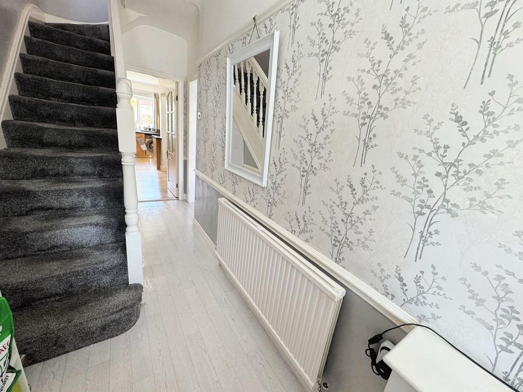 Property photo 2 of 15 Entrance Hall