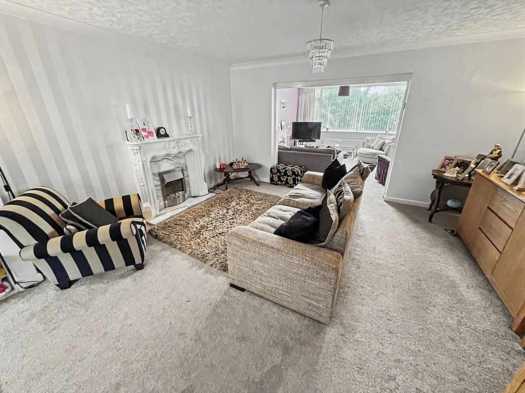 Property photo 2 of 27