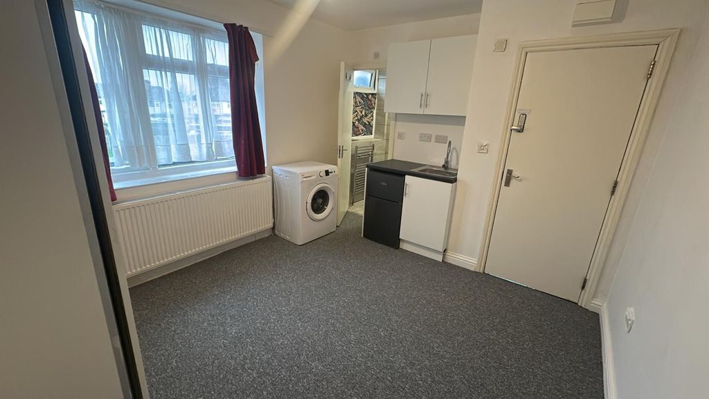 Property photo 1 of 3