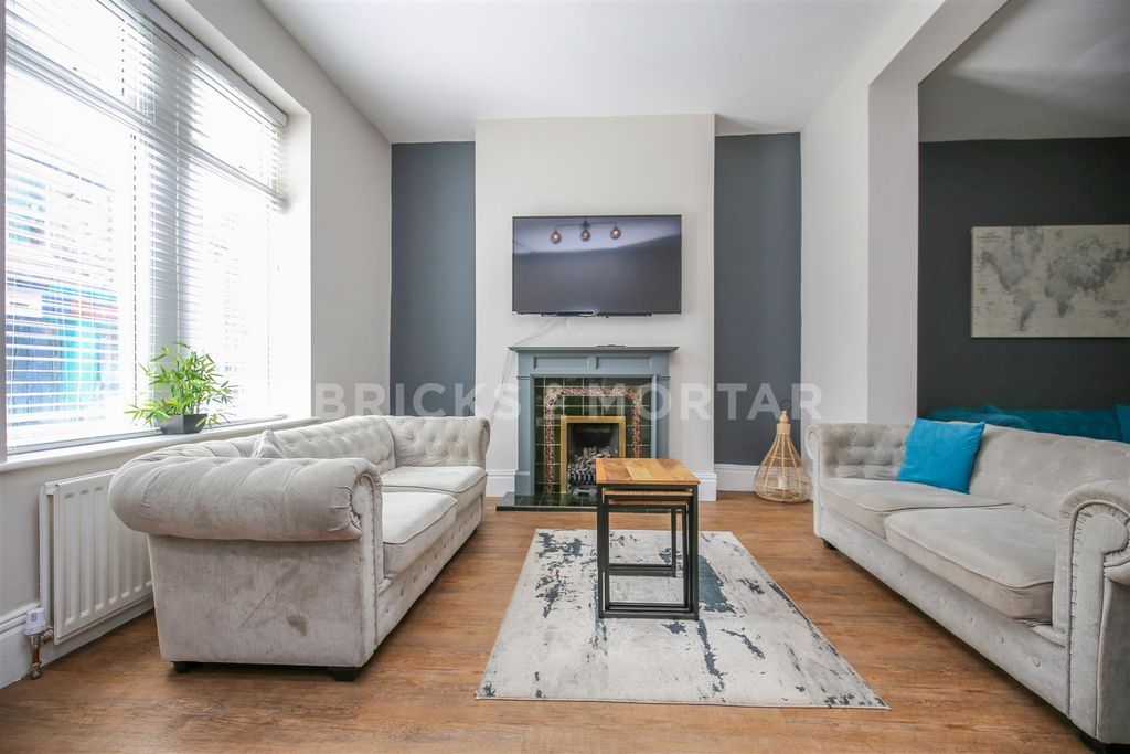 Property photo 2 of 17 Kfjqnzlaxkuu-Kzpzxpemg.Jpg