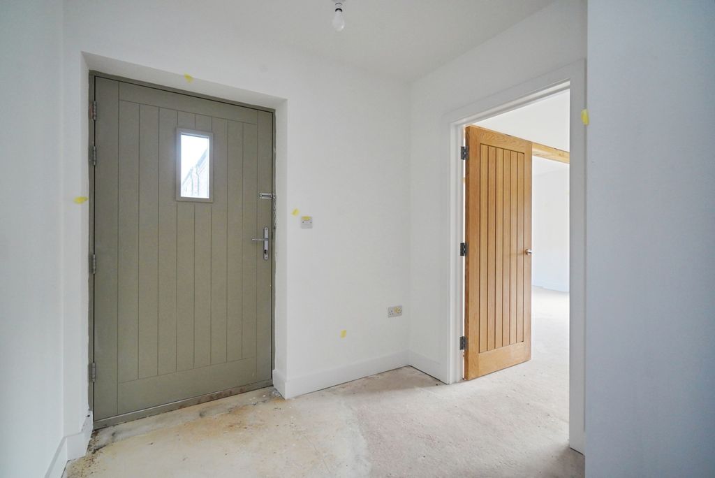 Property photo 3 of 22 Pbox-Img.Jpg