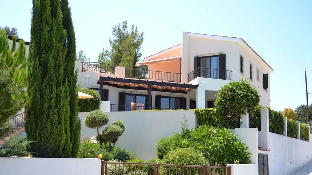 Property photo 1 of 3