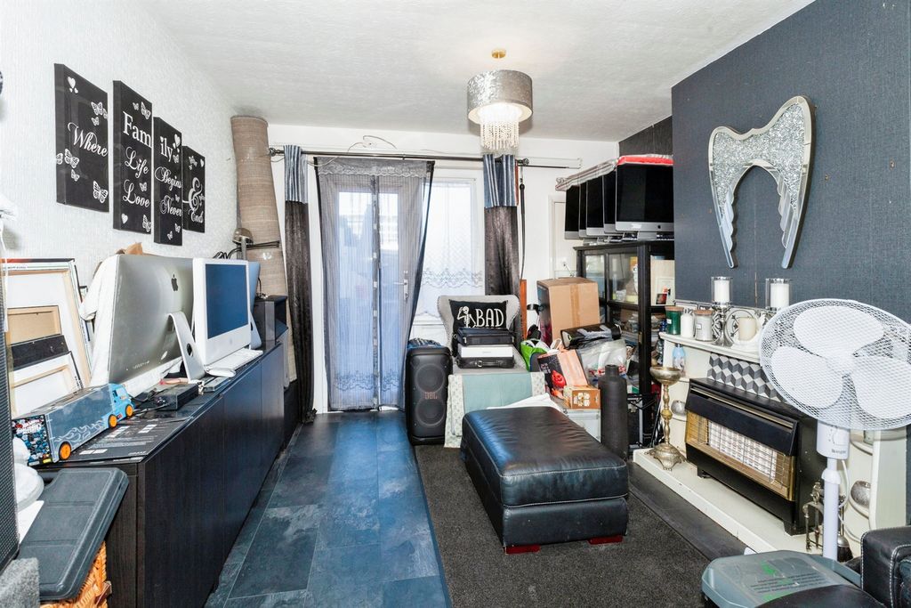 Property photo 3 of 17