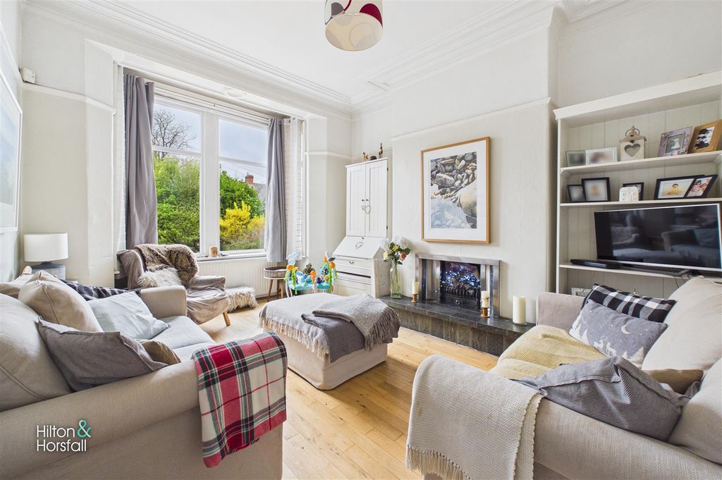 Property photo 2 of 16 Glen View Road