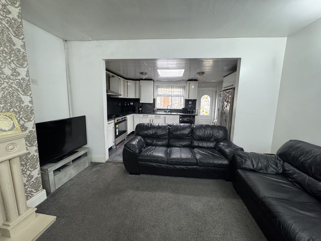 Property photo 2 of 33