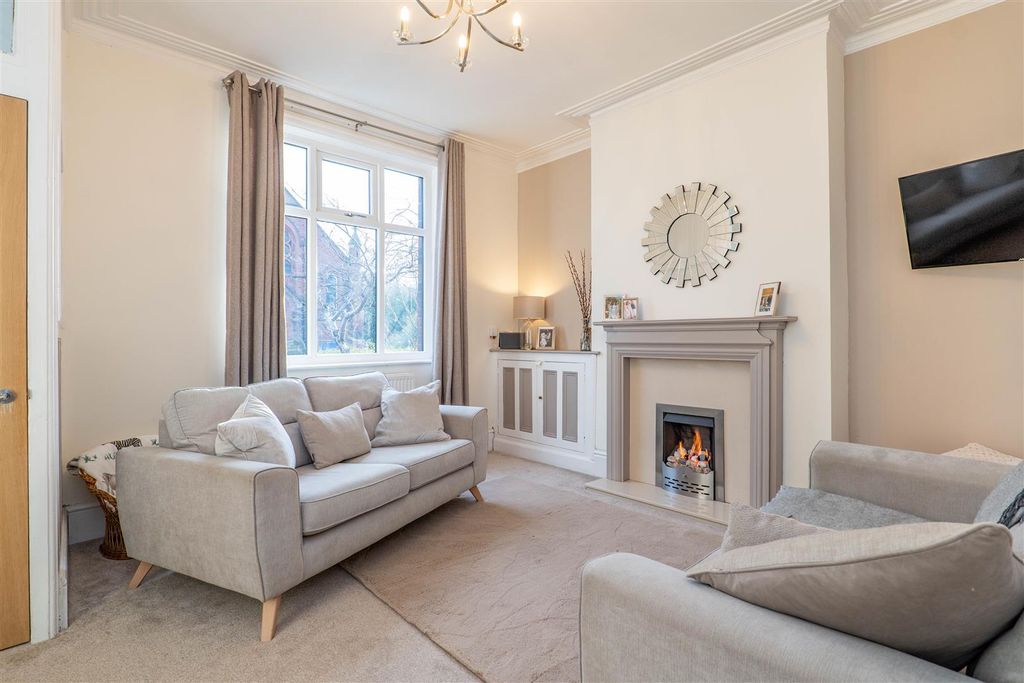 Property photo 2 of 22 Lounge